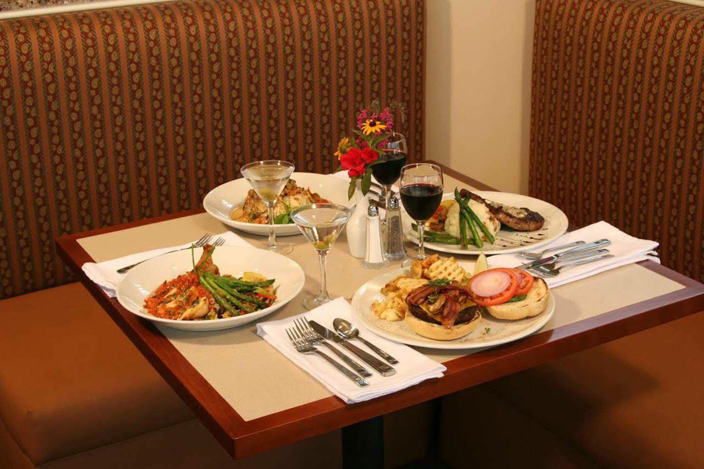 Hilton Garden Inn Pittsburgh University Place Restaurant photo