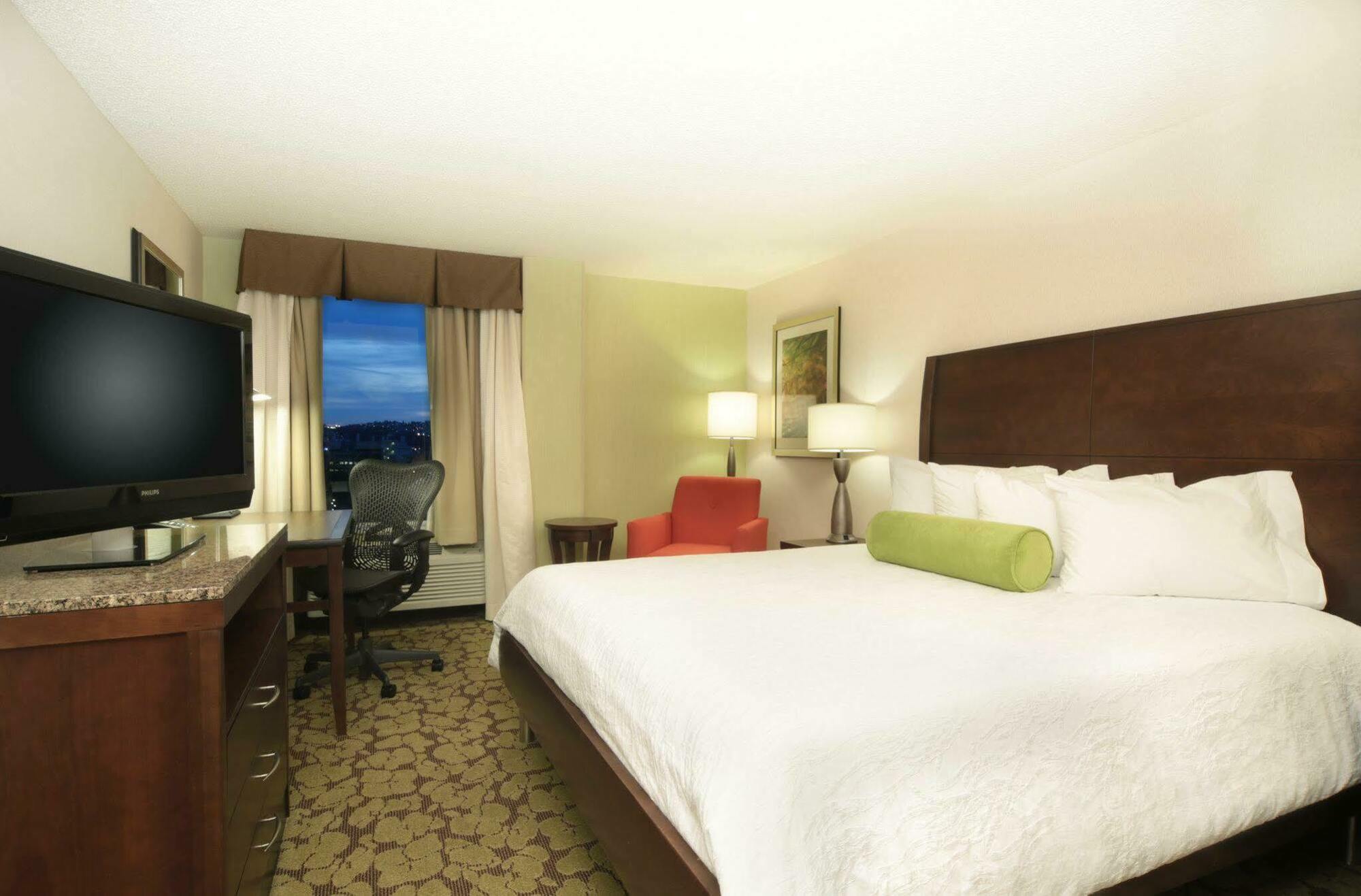Hilton Garden Inn Pittsburgh University Place Extérieur photo