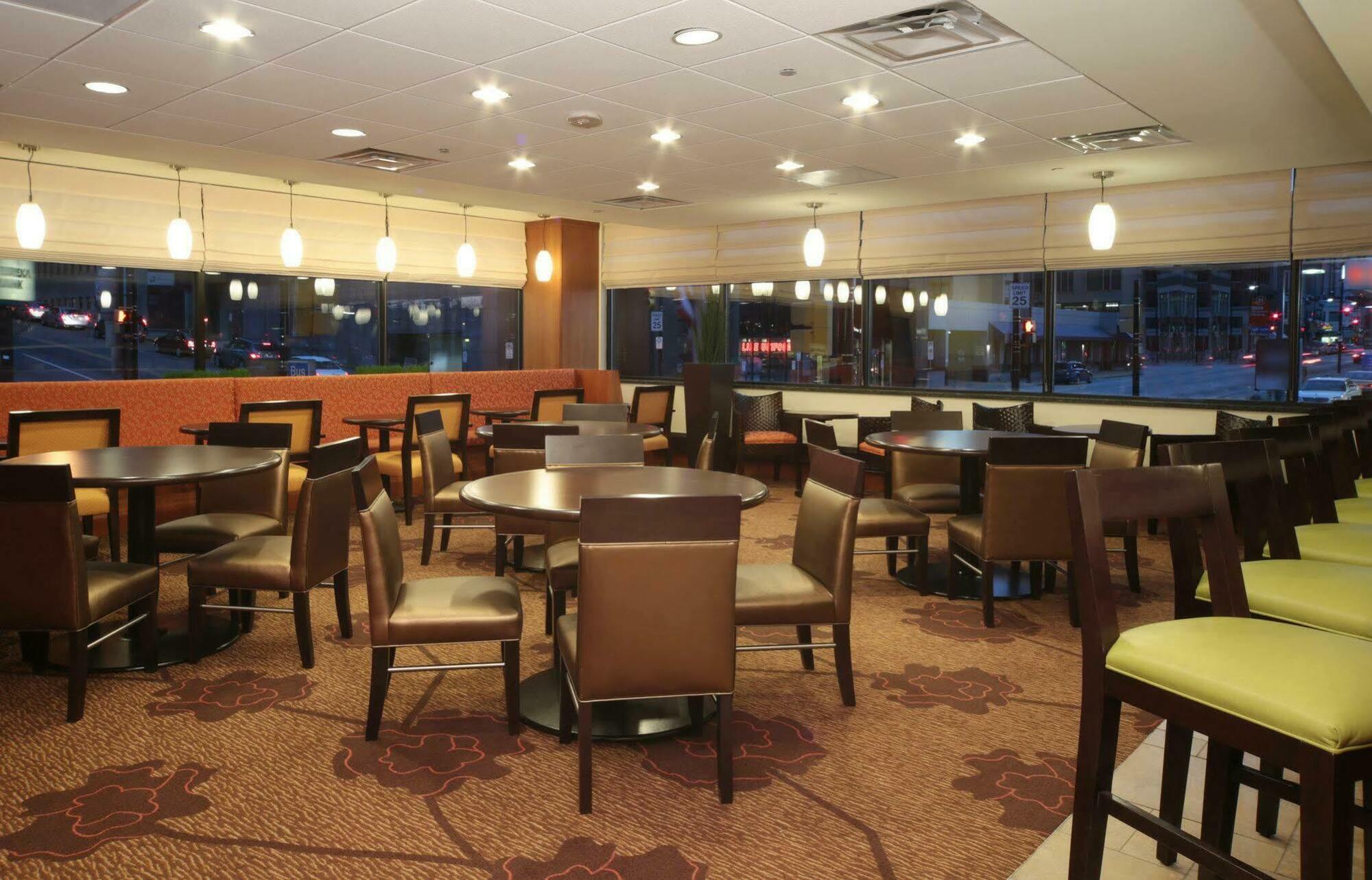 Hilton Garden Inn Pittsburgh University Place Restaurant photo